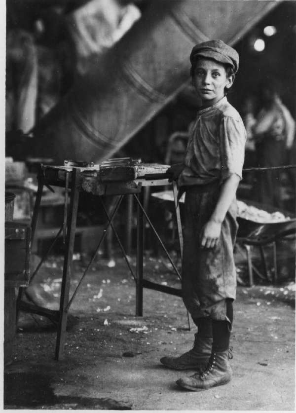 "Carrying-in" boy in Alexandria Glass Factory, Alexandria, Va.