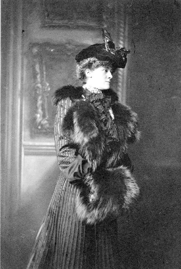 Photo Portrait E.W. [Edith Wharton] with Fur Collar and Muff