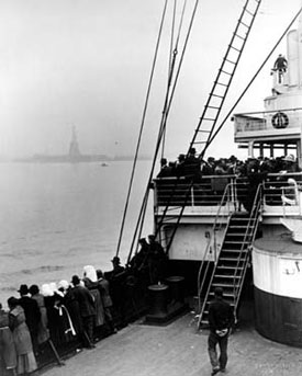 Image of immigrants arriving in New York with the Statue of liberty in the background